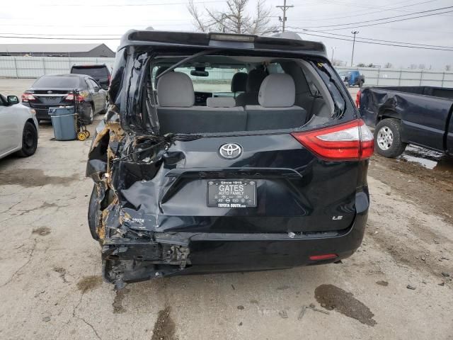 2019 Toyota Sienna LE