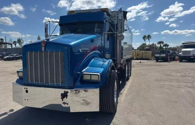 2005 Kenworth Construction T800