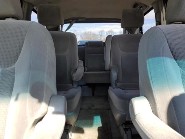 2004 Toyota Sienna CE