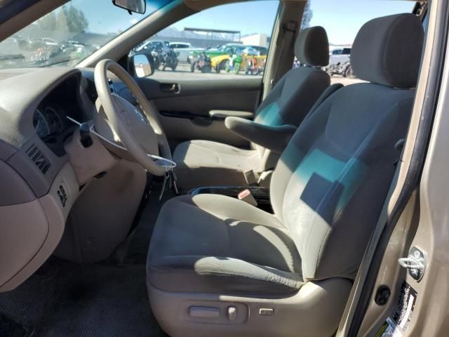 2005 Toyota Sienna CE