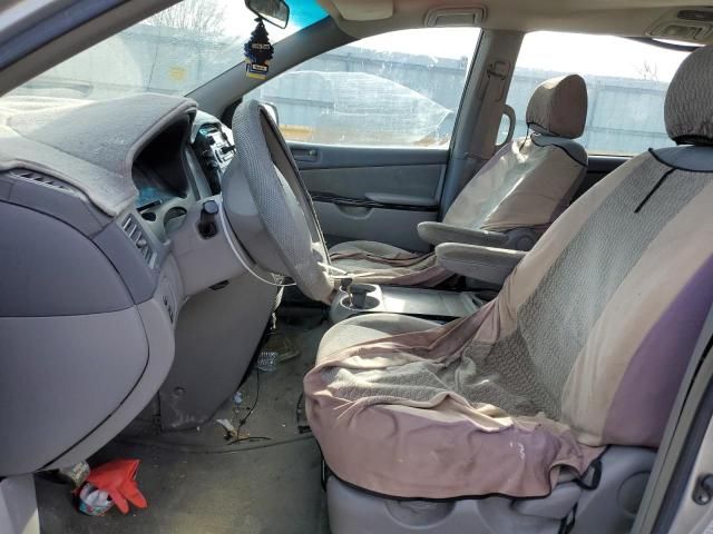 2004 Toyota Sienna CE