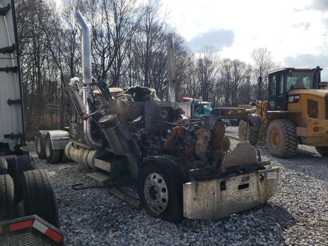 2007 Freightliner FLD132 Semi Truck