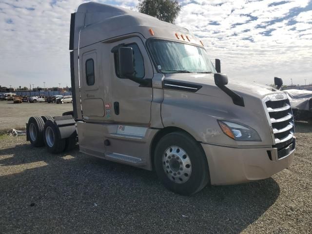 2019 Freightliner Cascadia 126