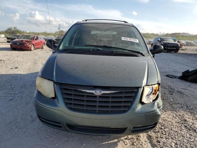 2007 Chrysler Town & Country LX