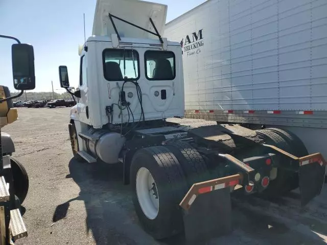 2015 Freightliner Cascadia 125