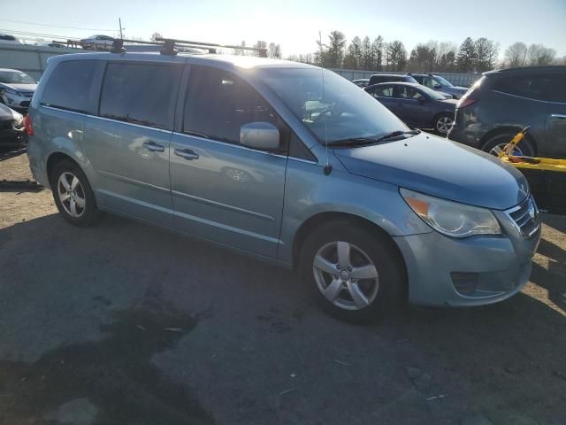 2010 Volkswagen Routan SE