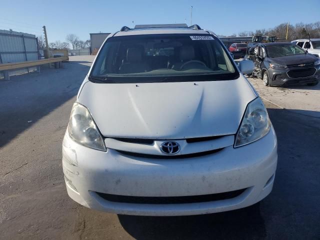 2010 Toyota Sienna XLE