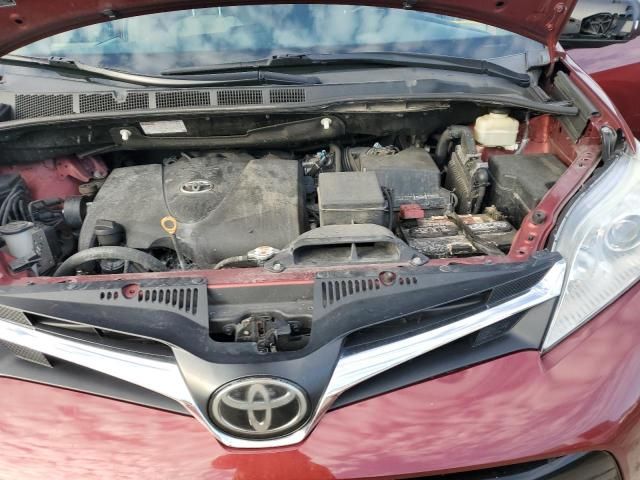 2018 Toyota Sienna LE