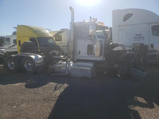 2017 Peterbilt 389 Semi Truck