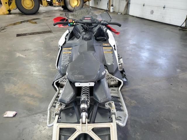 2016 Polaris Snowmobile