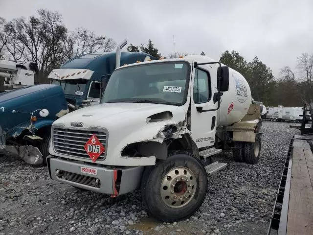 2004 Freightliner M2 106 Medium Duty