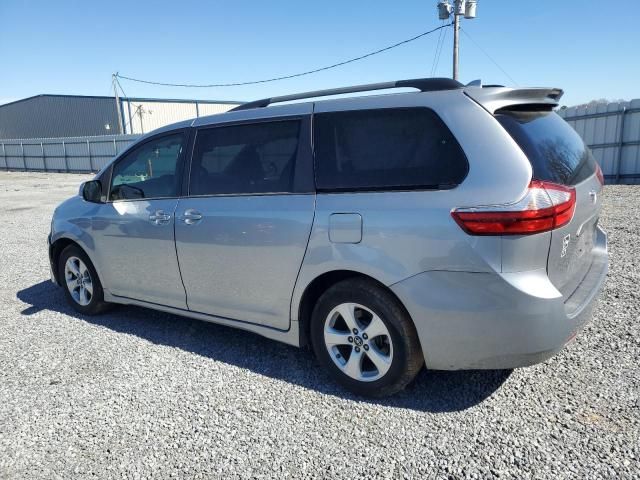 2018 Toyota Sienna LE