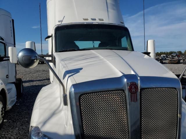 2014 Kenworth Construction T680