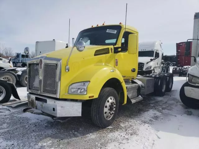 2016 Kenworth Construction T880