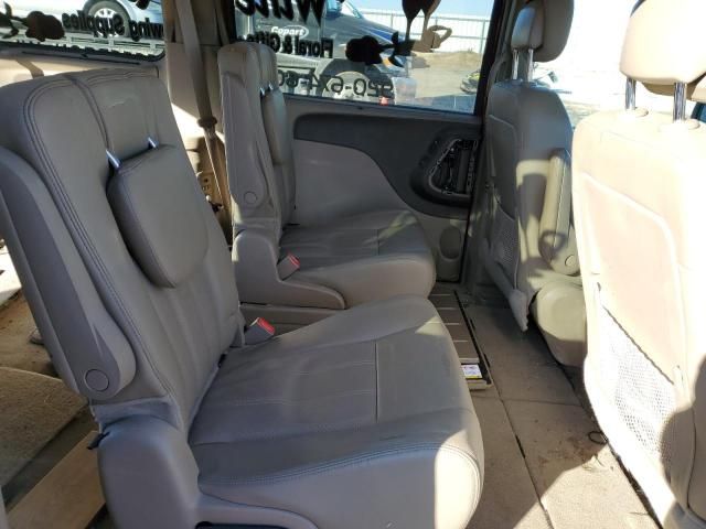 2016 Chrysler Town & Country Touring L