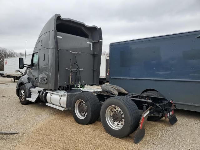 2020 Kenworth Construction T680