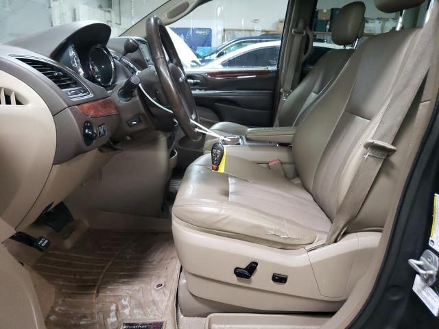 2011 Chrysler Town & Country Touring L