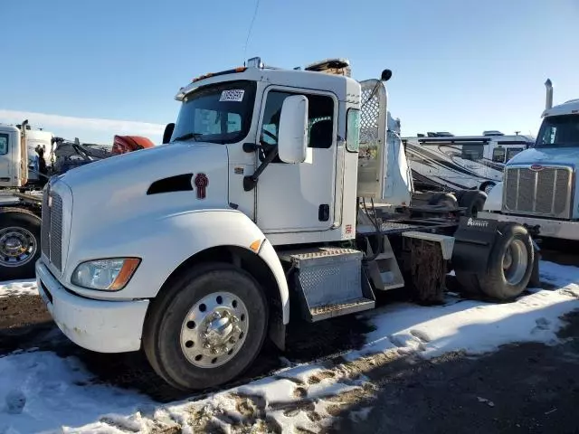 2011 Kenworth Construction T370