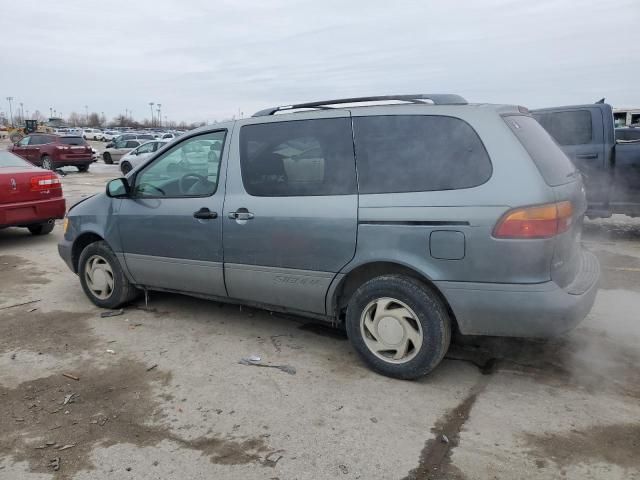 2000 Toyota Sienna LE