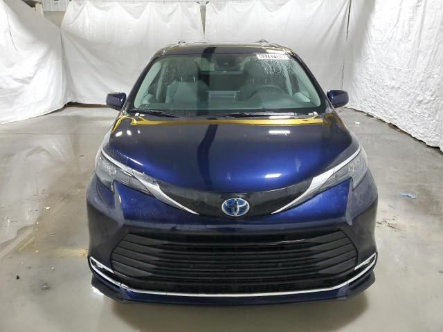 2024 Toyota Sienna XLE