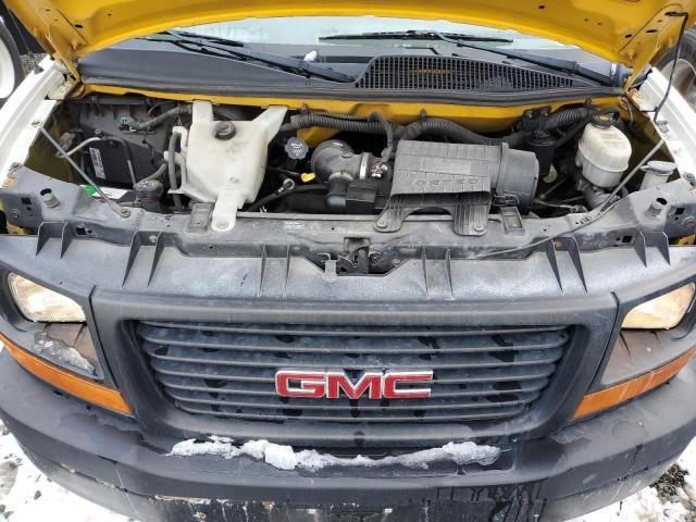 2011 GMC Savana Cutaway G3500