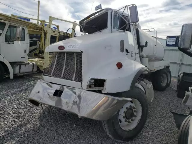 2004 Peterbilt 330