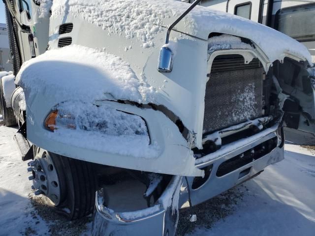 2017 Mack 600 CXU600