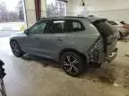 2022 Volvo XC60 B6 R-Design