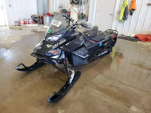 2017 Skidoo 2017 Skidoo Snowmobile