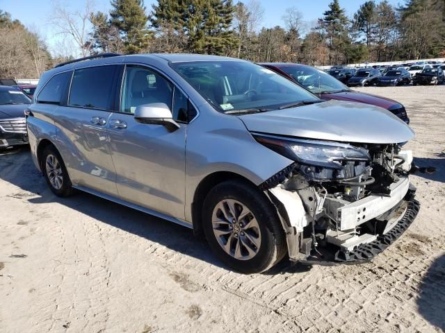 2022 Toyota Sienna LE