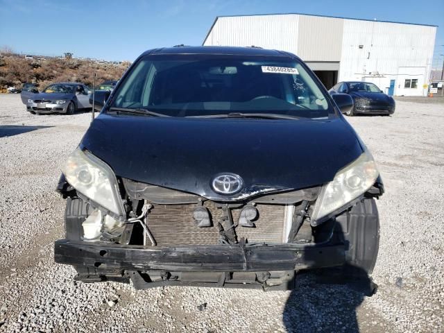 2014 Toyota Sienna LE