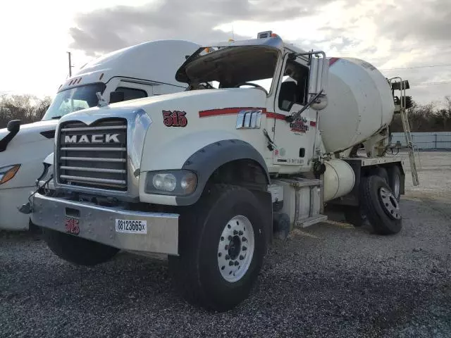 2019 Mack Granite