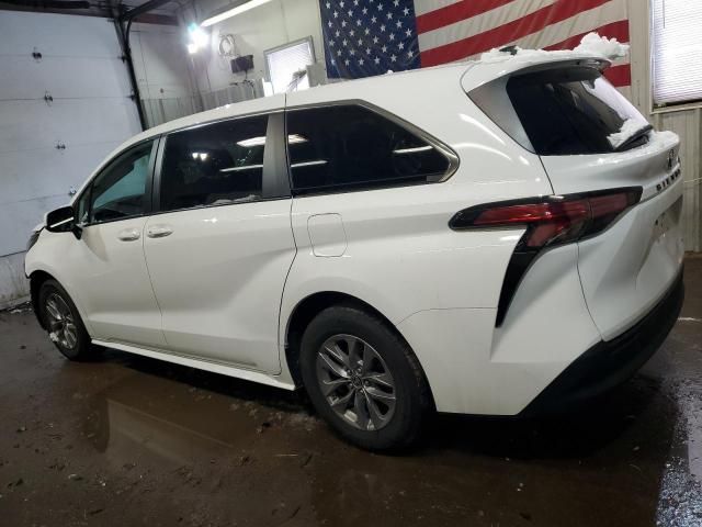 2022 Toyota Sienna LE