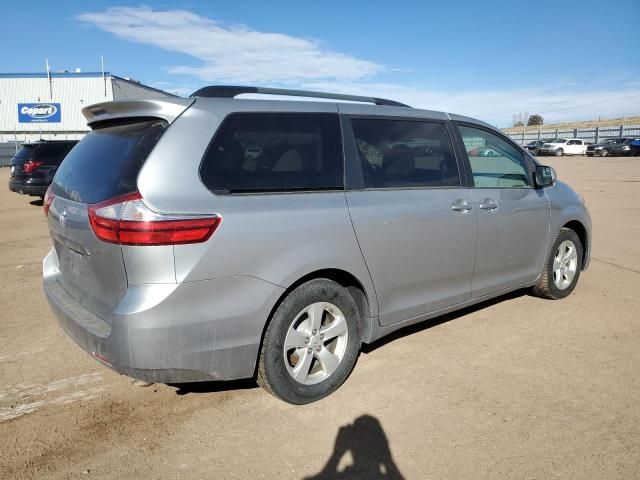 2016 Toyota Sienna LE