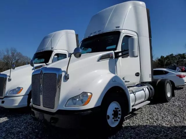 2014 Kenworth Construction T680