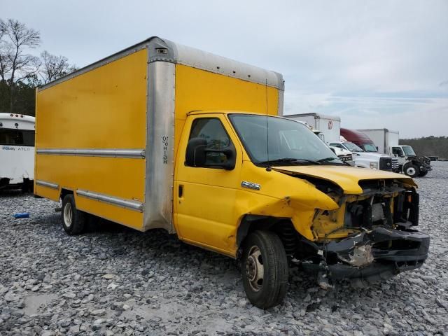 2014 Ford Econoline E350 Super Duty Cutaway Van