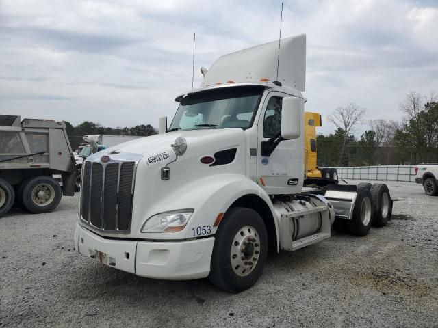 2016 Peterbilt 579 Semi Truck