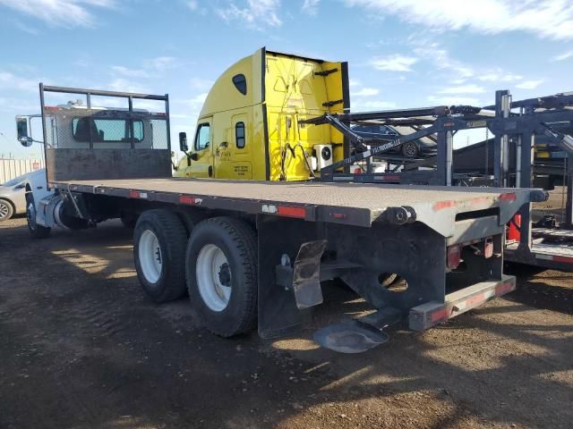 2014 Peterbilt 348 Flatbed Truck