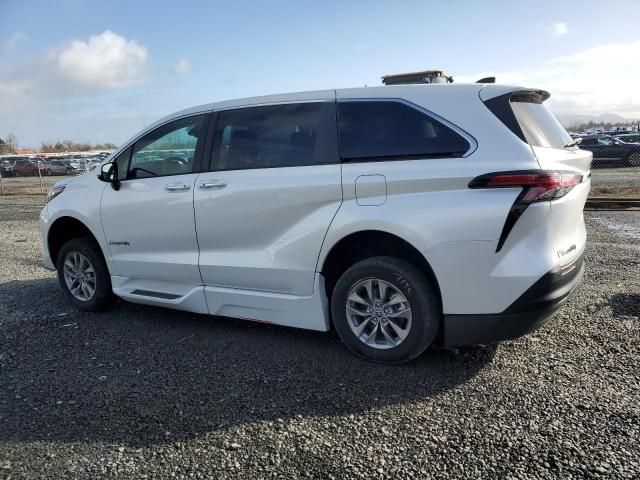 2022 Toyota Sienna XLE