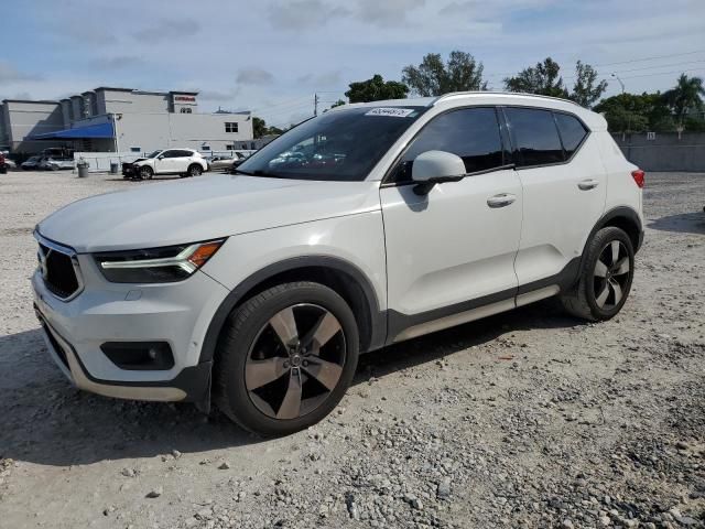 2019 Volvo XC40 T4 Momentum