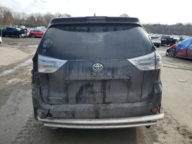 2019 Toyota Sienna SE