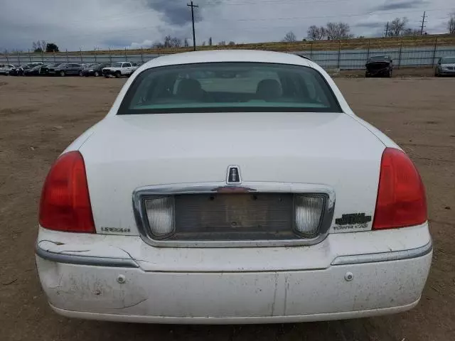 2004 Lincoln Town Car Executive