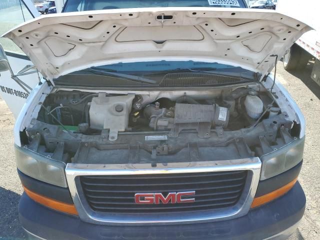 2004 GMC Savana Cutaway G3500