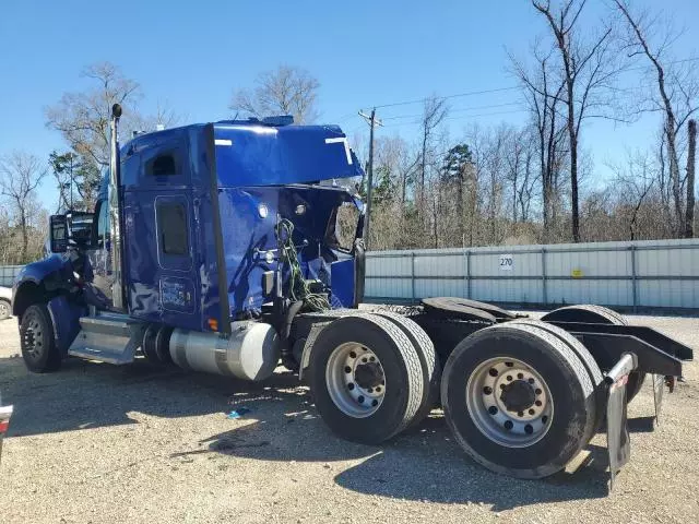 2021 Kenworth Construction W990