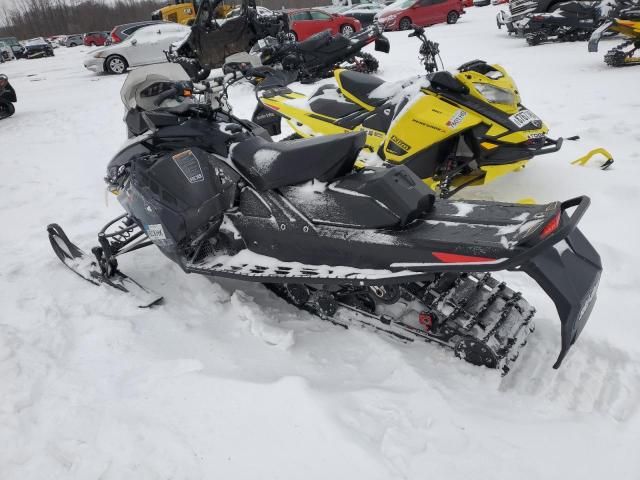 2019 Skidoo 2019 Skidoo Snowmobile