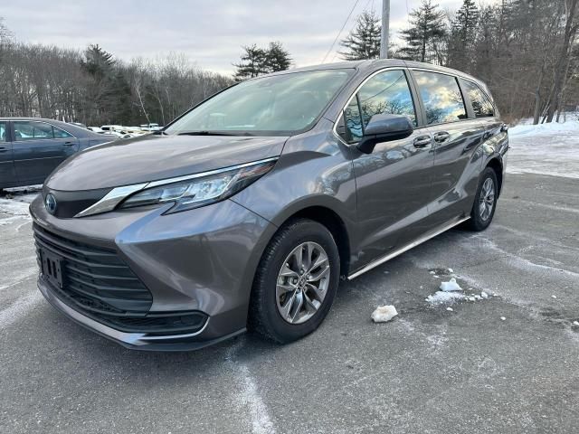 2023 Toyota Sienna LE