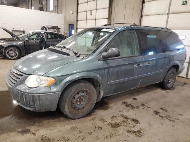 2005 Chrysler Town & Country LX