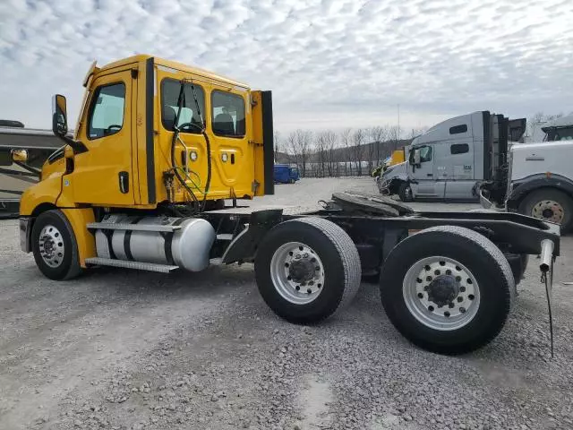 2021 Freightliner Cascadia Semi Truck