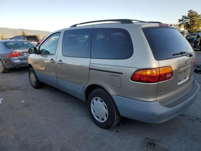 2000 Toyota Sienna LE