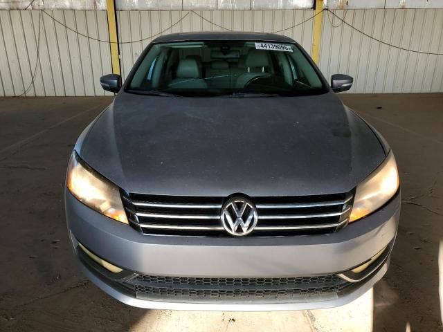 2013 Volkswagen Passat SEL